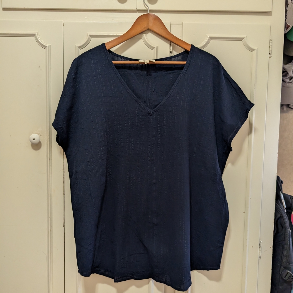 New! Betsy Boutique Shop Navy V-Neck Women's Blouse